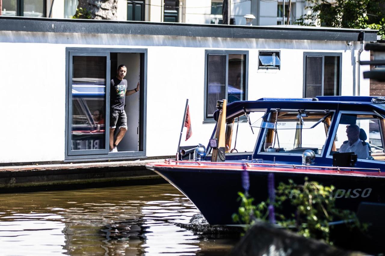 Amsterdam-houseboat-amstel Amsterdam