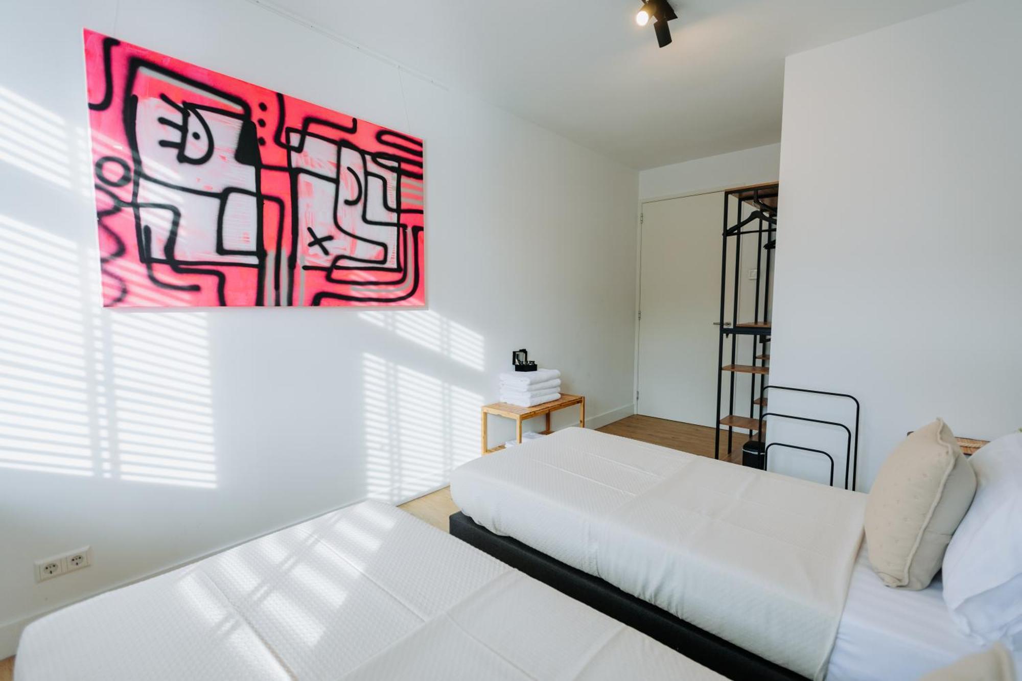 Dutch Design With 6 Luxurious Bedrooms