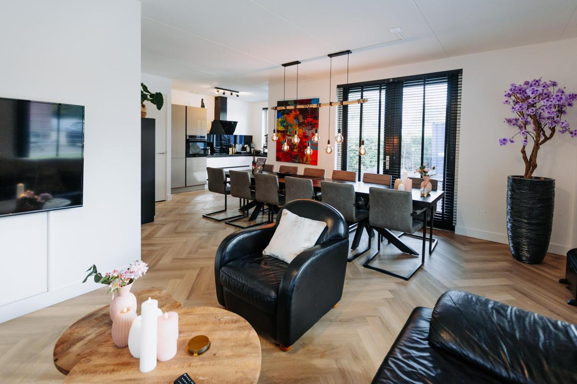 Dutch Design With 6 Luxurious Bedrooms Villa *