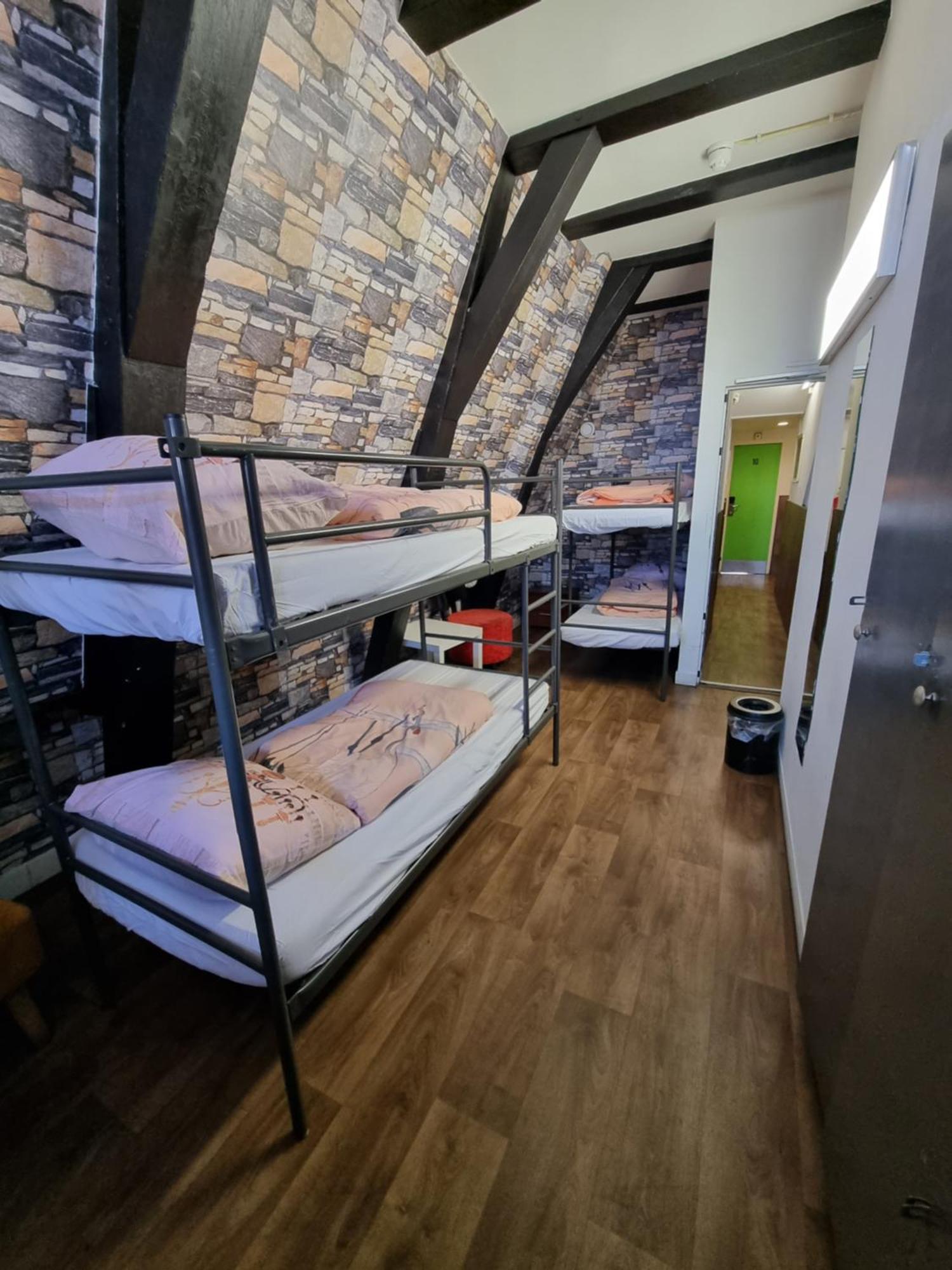 Hostal Downtown Canal View