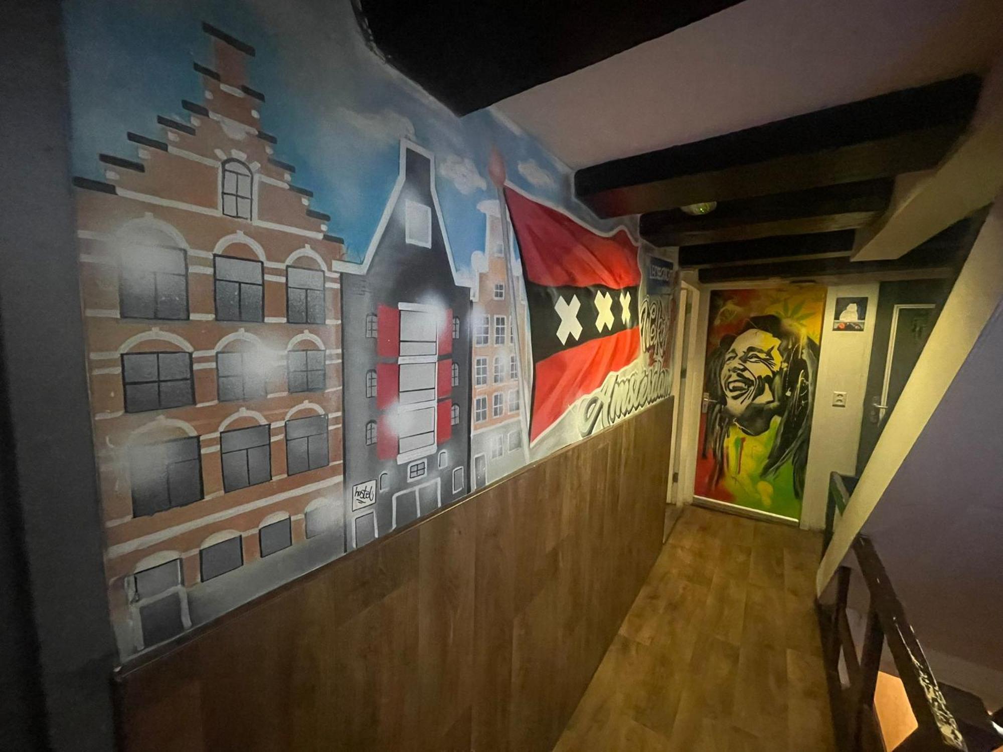 Hostal Downtown Canal View