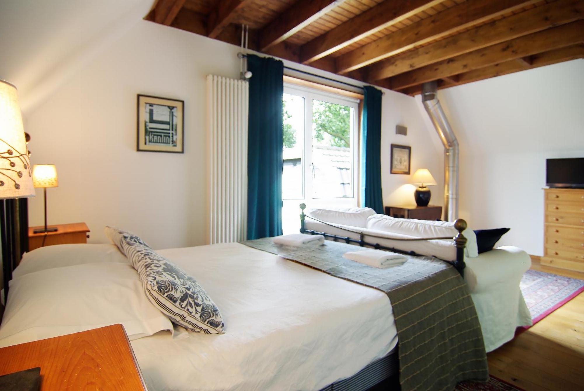 Tranquil Wooden House With Free Parking *