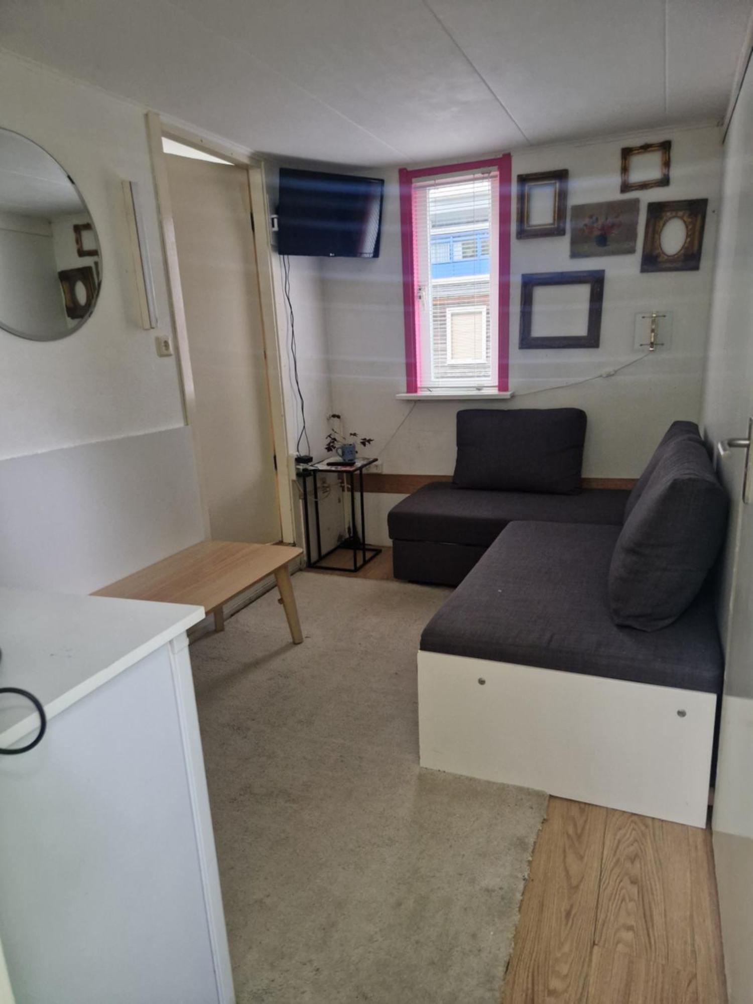 Houseboat Couette-café *