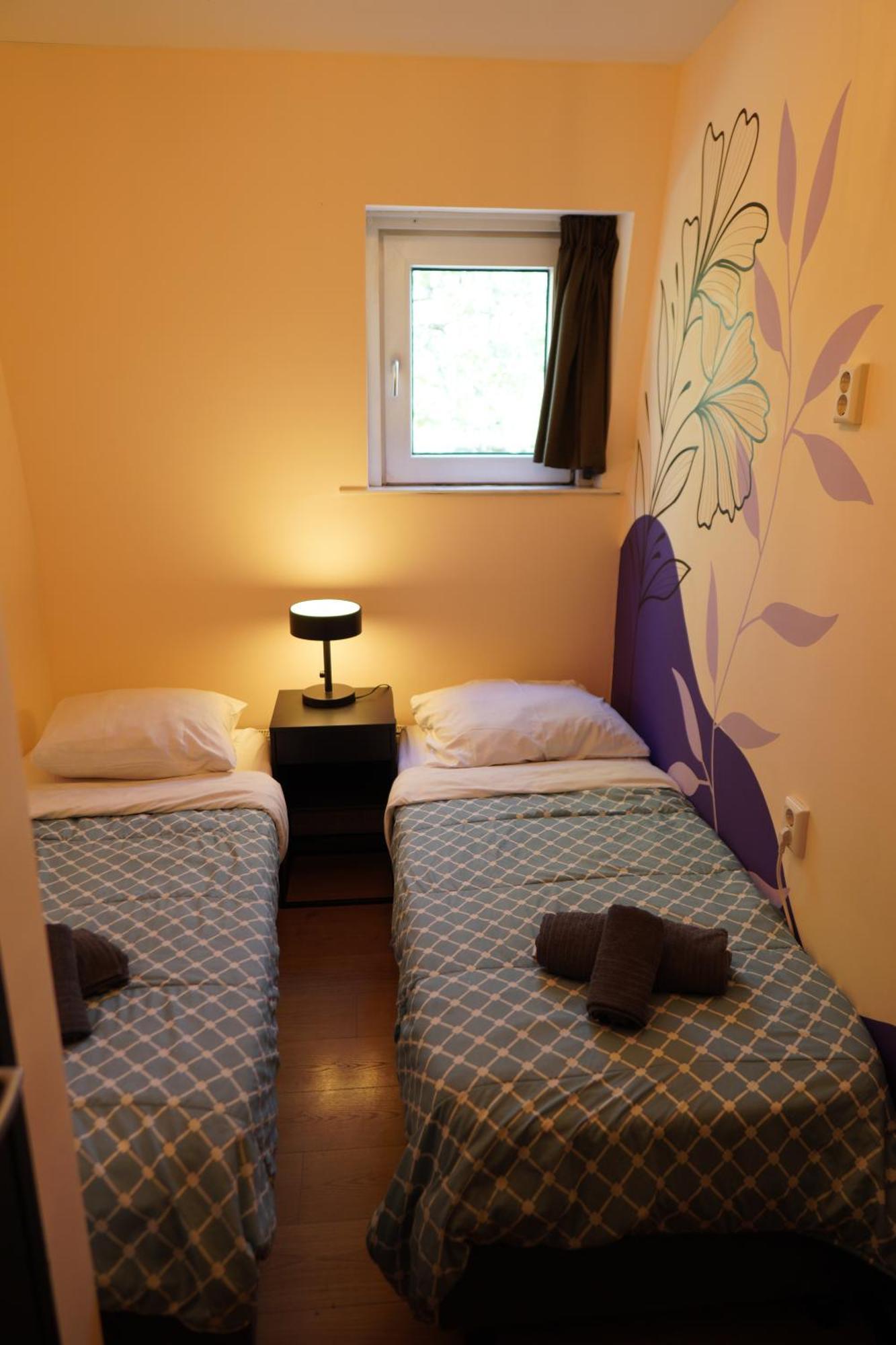 Onefam Amstel Hostel *