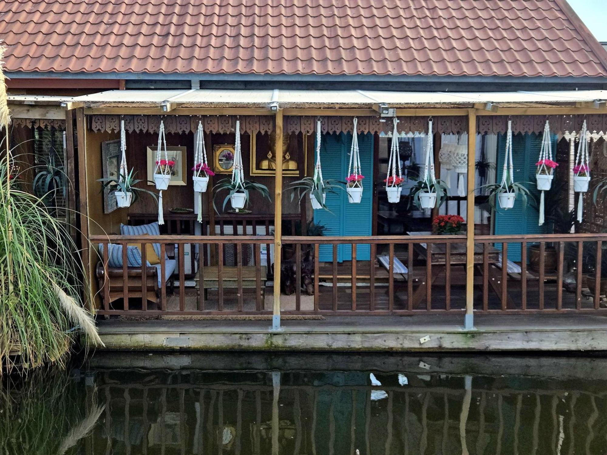 House Boat With Waterfront Terrace Pensión Ámsterdam