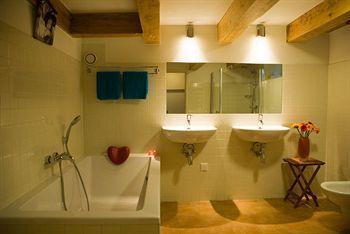 Bed & Singel 96 Couette-café 3*