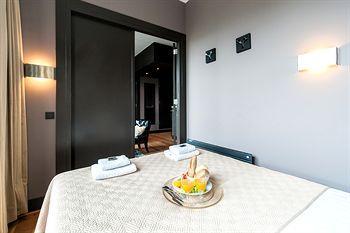 City Park Suites 4*