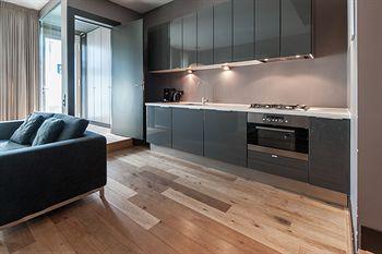 City Park Suites Hotel 4*