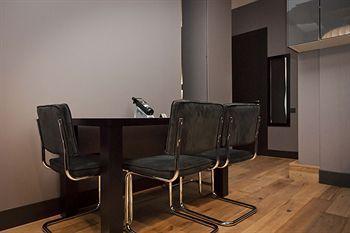 City Park Suites Hotel 4*