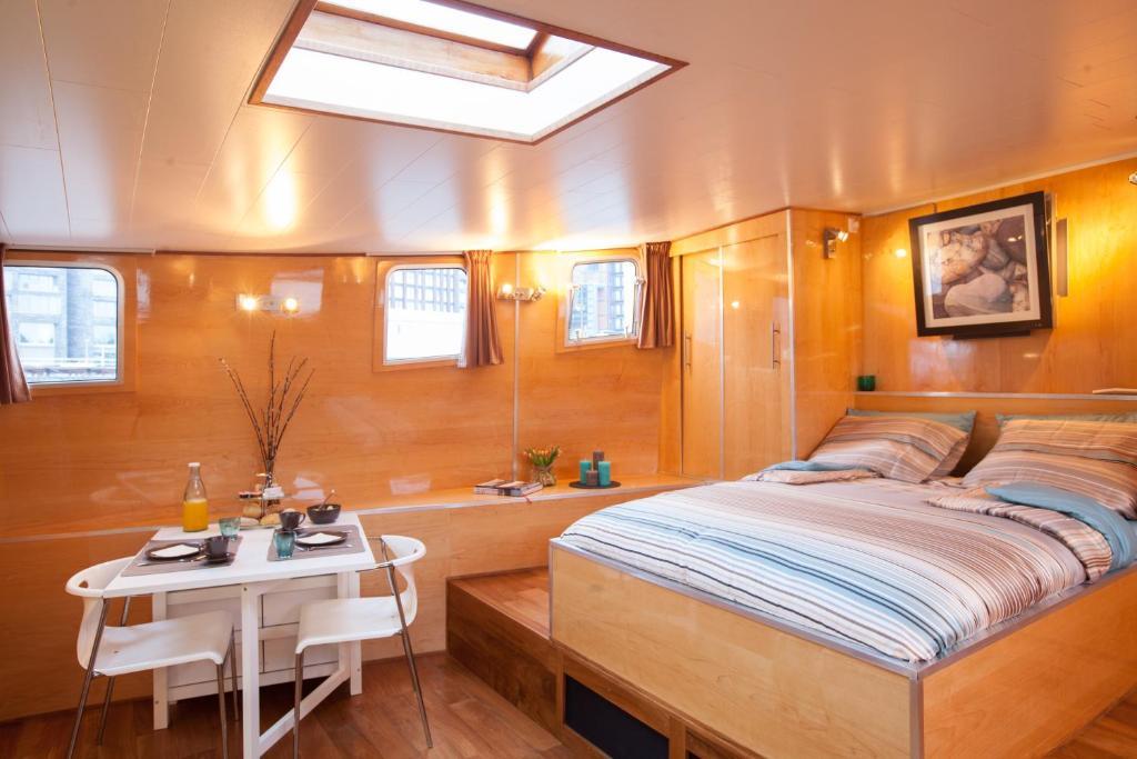Houseboat Ms 3 Gebroeders Bed & Breakfast