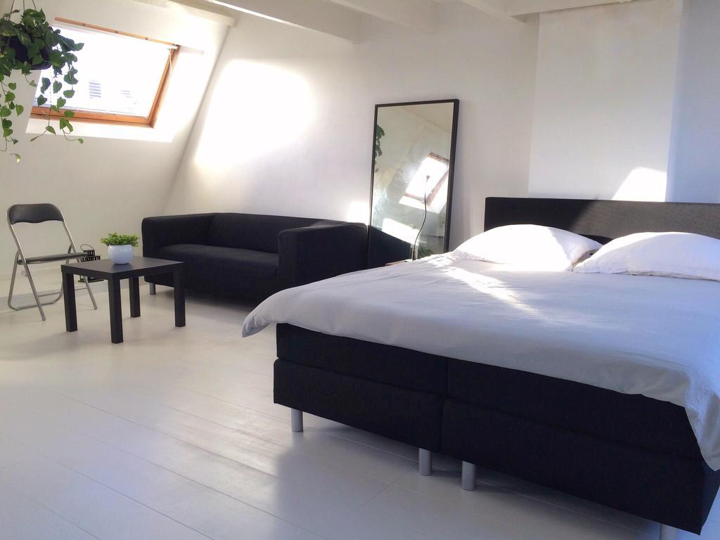 New Bright Studio Couette-café Amsterdam