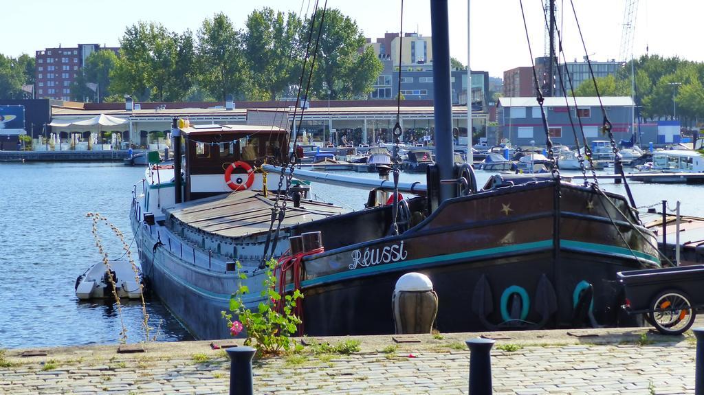 Frühstückspension Houseboat Reussi *