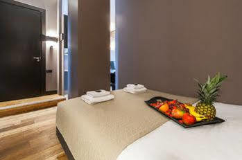 Hotel City Park Suites 4*