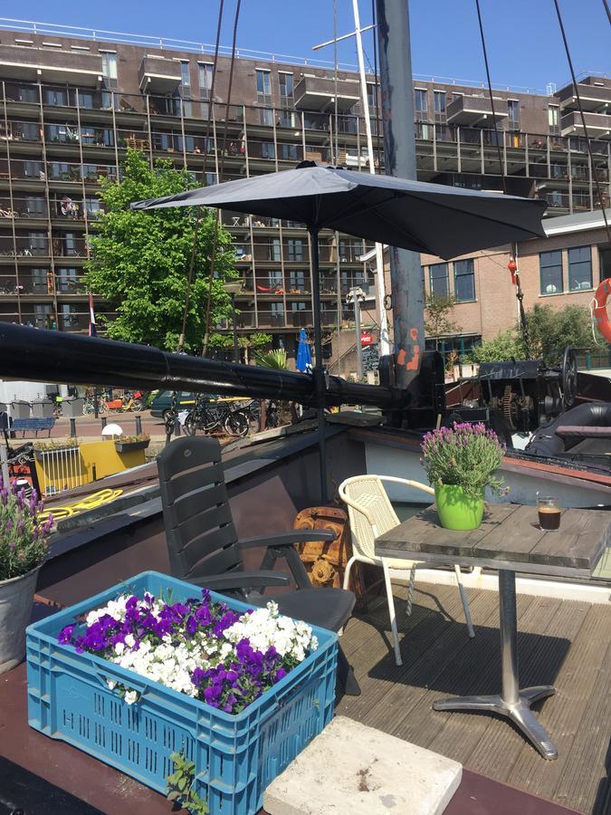 Houseboat Reussi