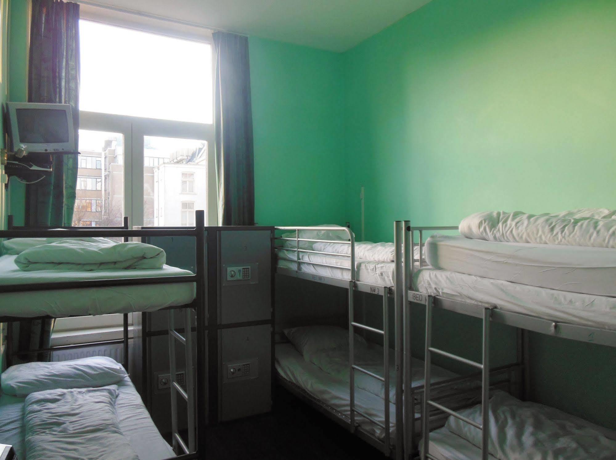 Sleep-inn Hostel *