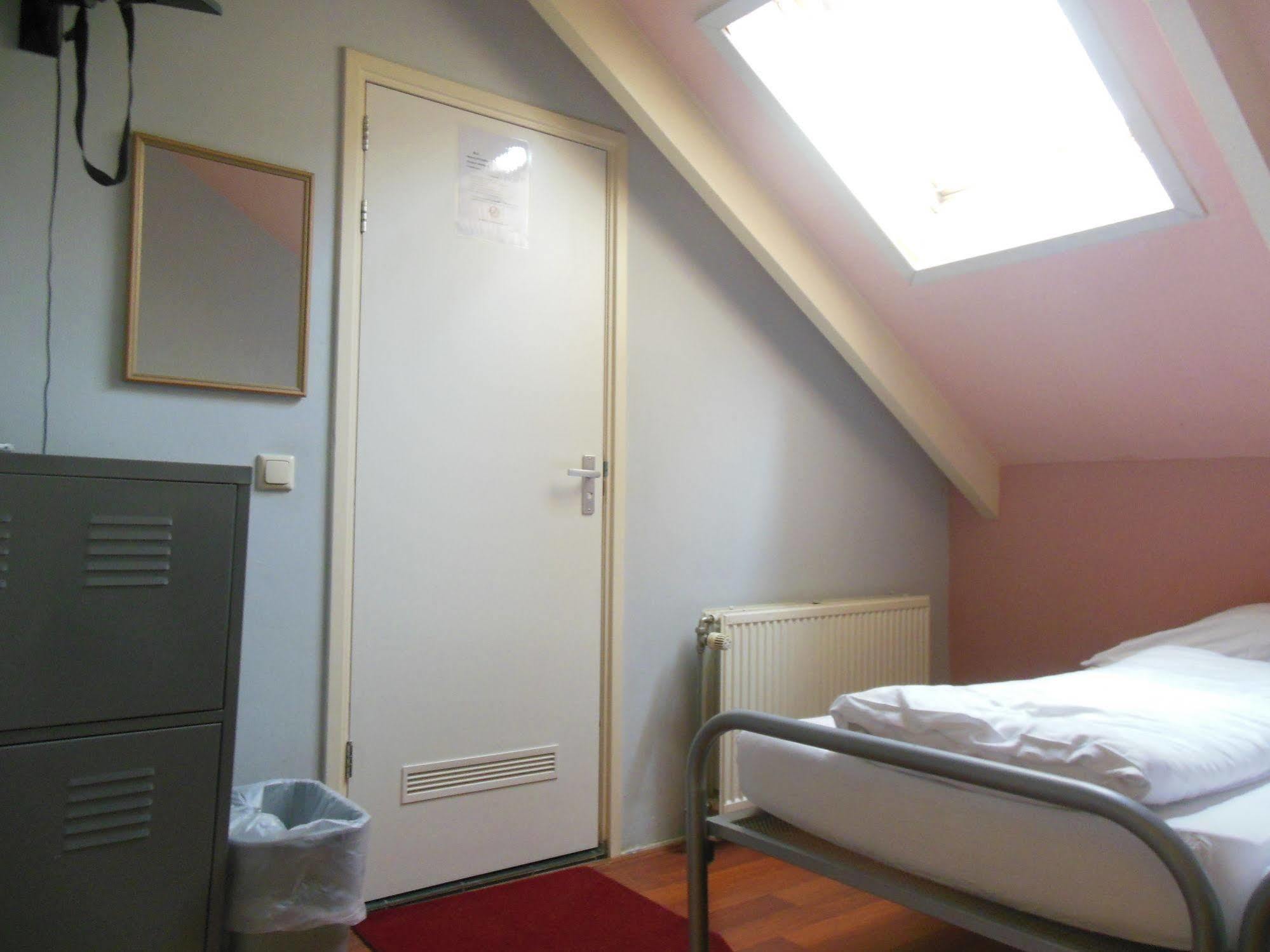 Sleep-inn Hostel *