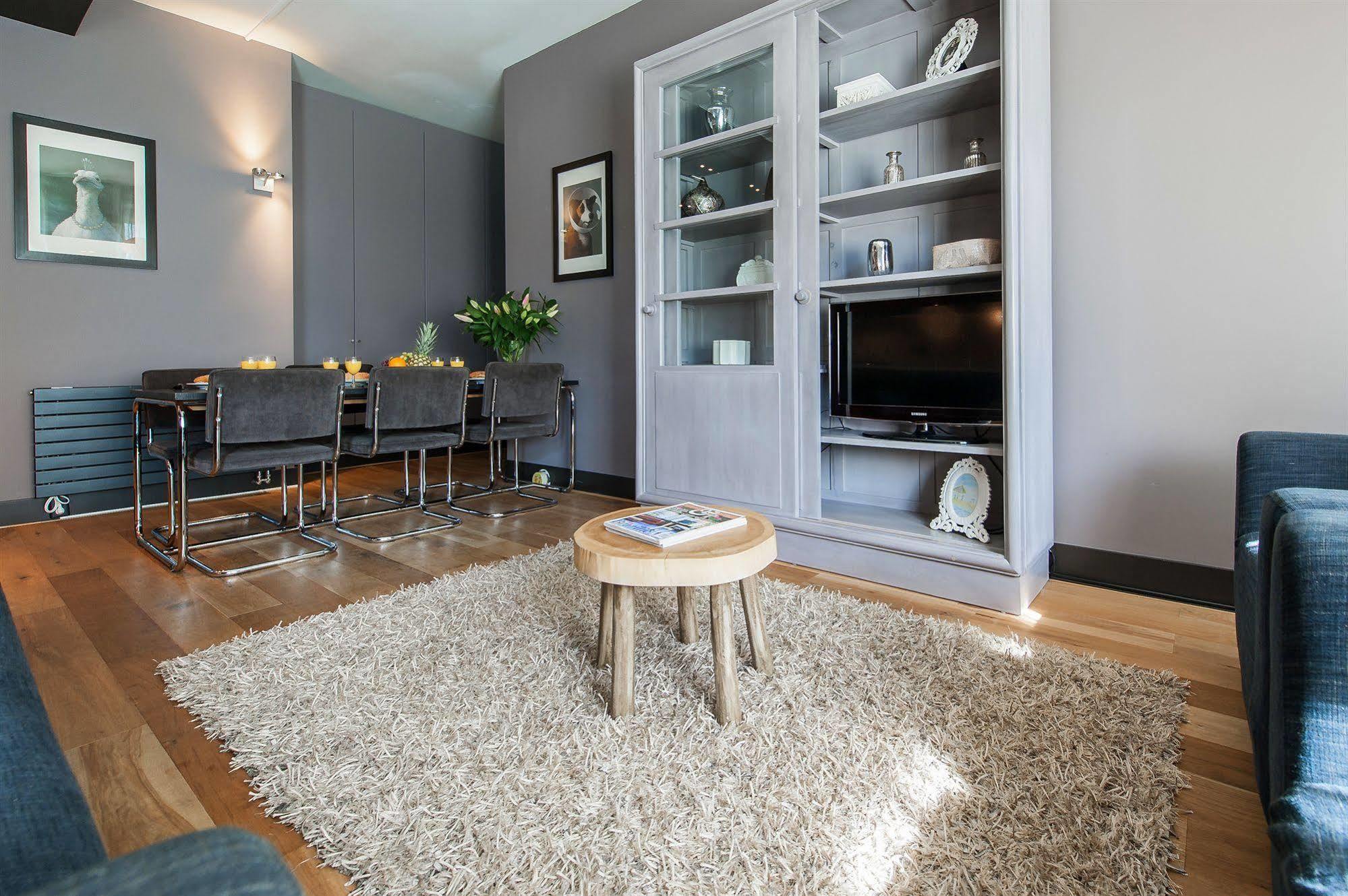 City Park Suites Hotel 4*