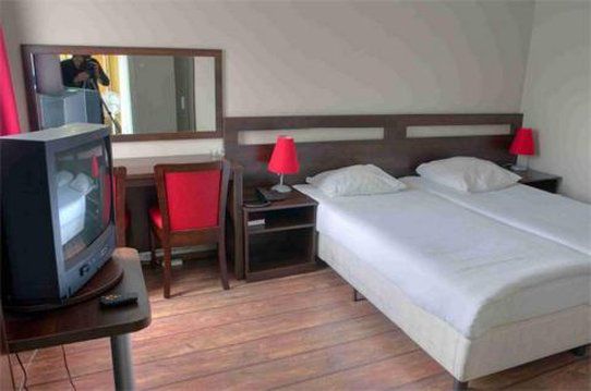 Damrak Hotel 3*