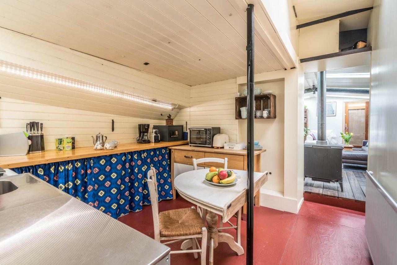 Houseboat Reussi