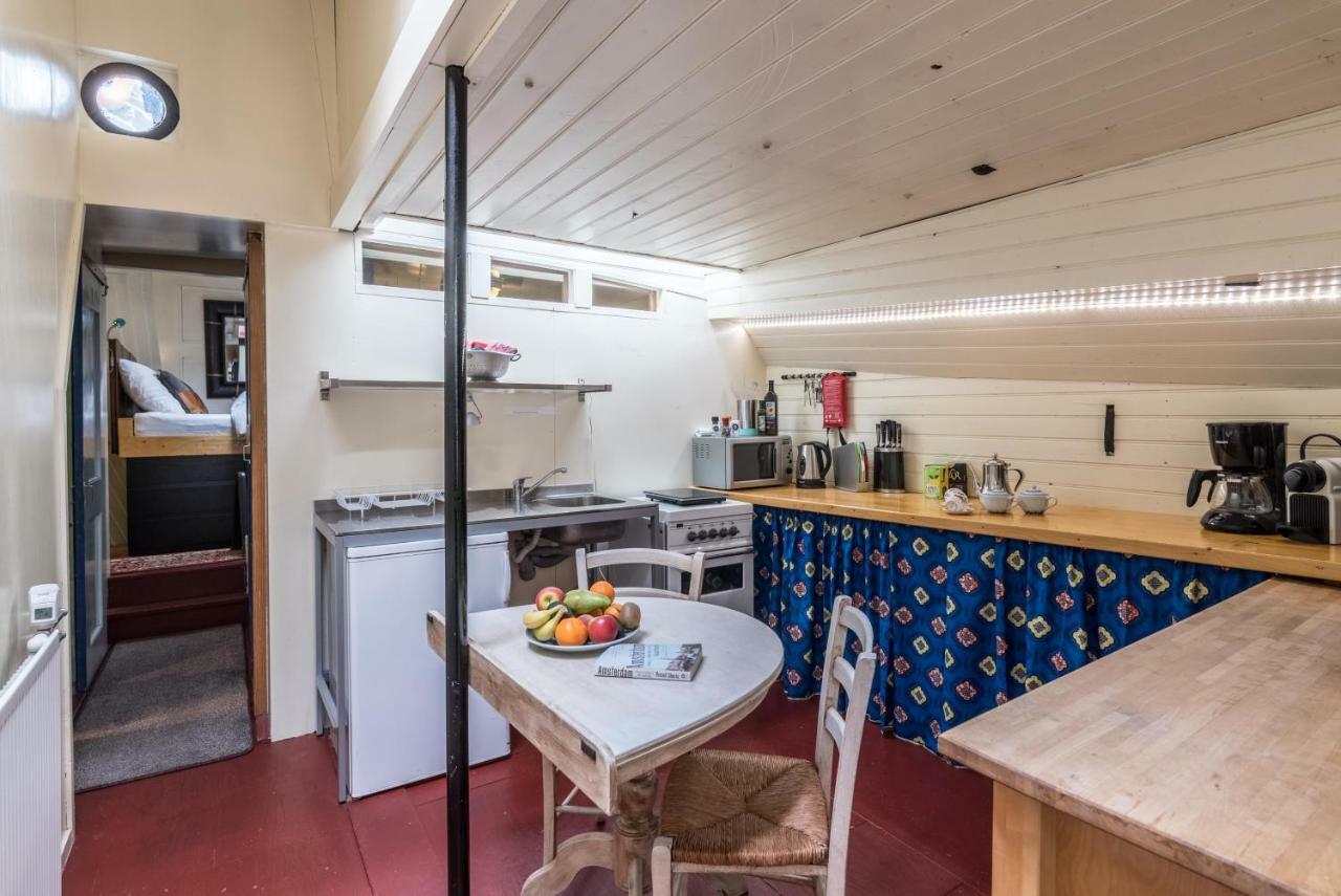 Houseboat Reussi Couette-café *