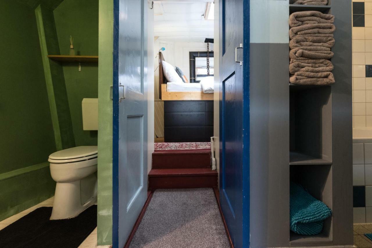 Couette-café Houseboat Reussi *