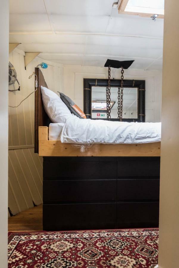 Houseboat Reussi Amsterdam