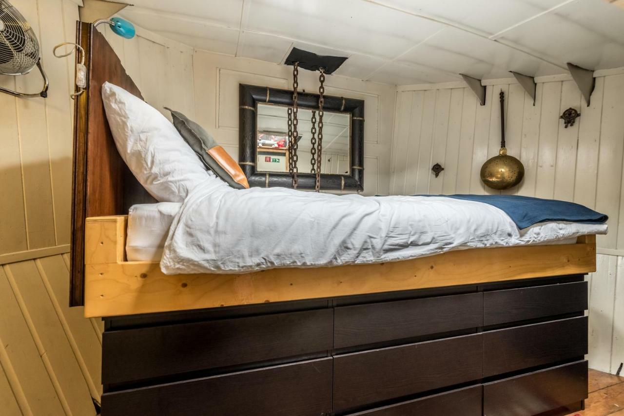 Houseboat Reussi Couette-café Amsterdam