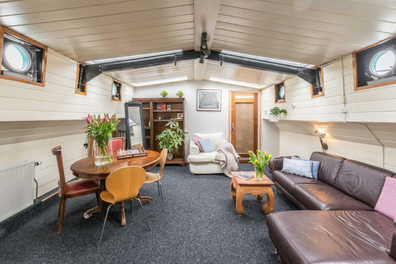 Houseboat Reussi