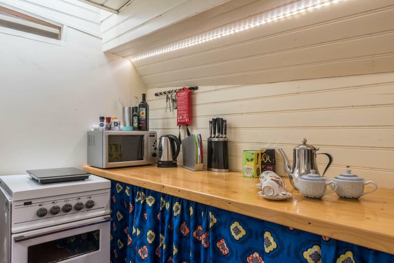Houseboat Reussi Amsterdam