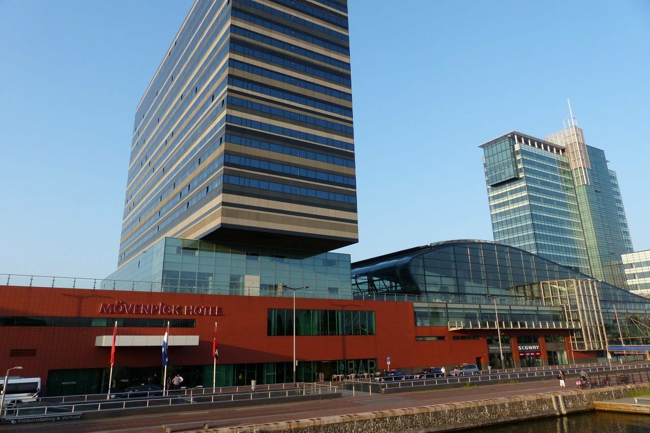 Hotel Moevenpick Centre 4*