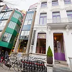 Quentin Zoo hotel