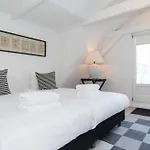 Ruby Van Gogh Apartments
