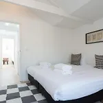 Ruby Van Gogh Apartments