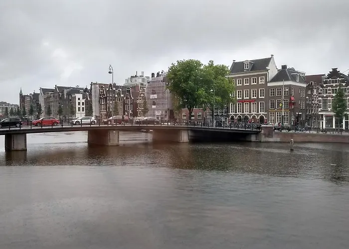 Rembrandt Square Boat