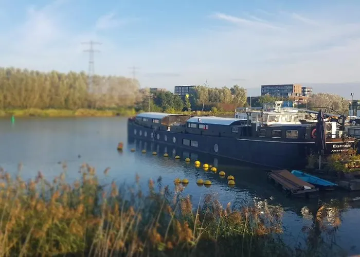 Euphrate Houseboat