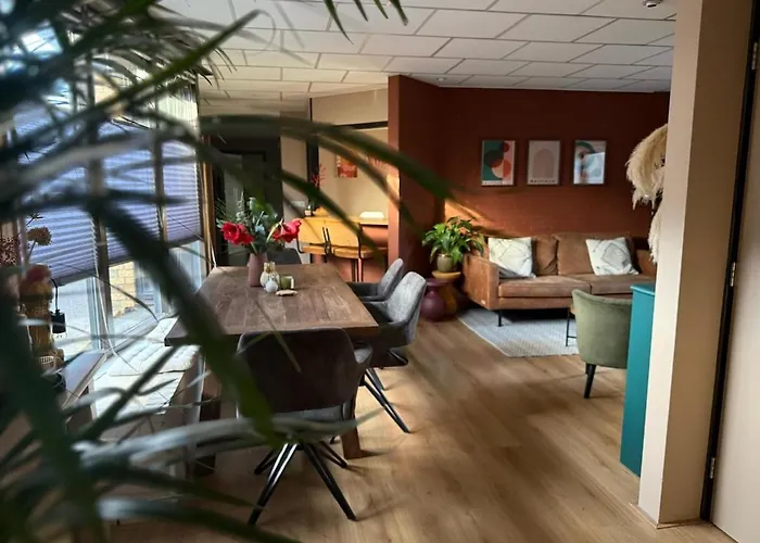 Spacious Guesthouse Near Dunes, Beach, And Cities
