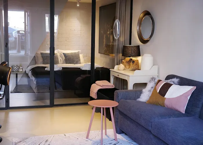 Canal Apartment Amsterdam Central 4P