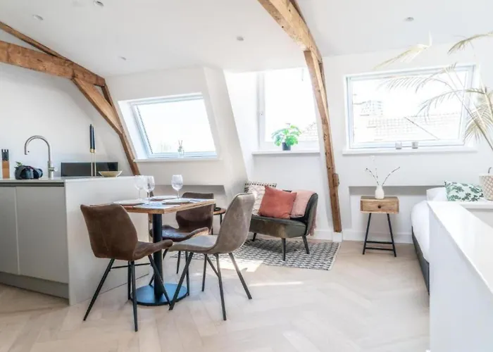 Cozy One Bedroom Apartments At Centrum