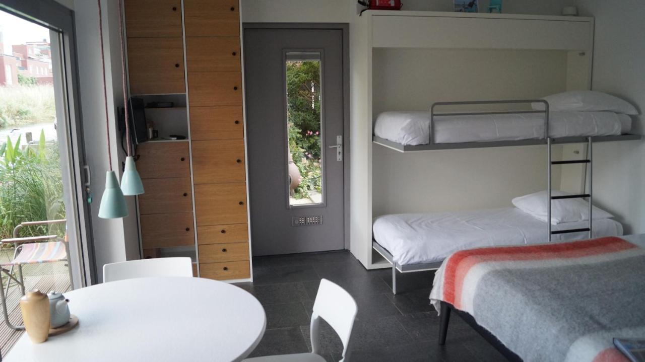 Room With A Few Bed & Breakfast