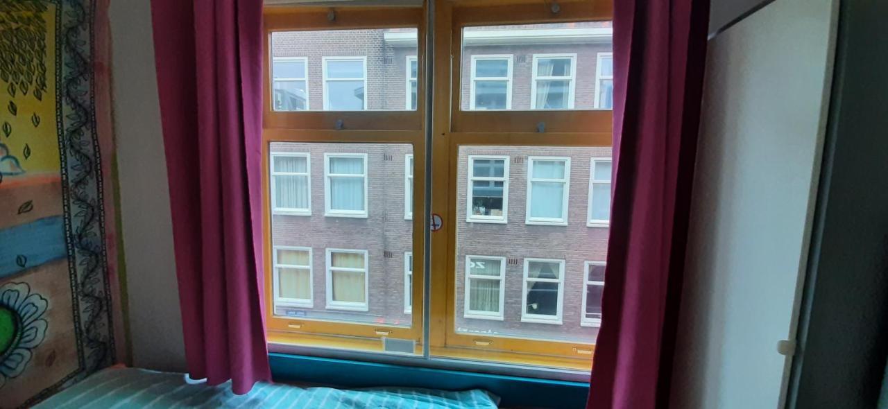 Privat bolig Michelle, Not For Parties, Not A Hotel, With Shared Bathroom, No Kitchen Amsterdam
