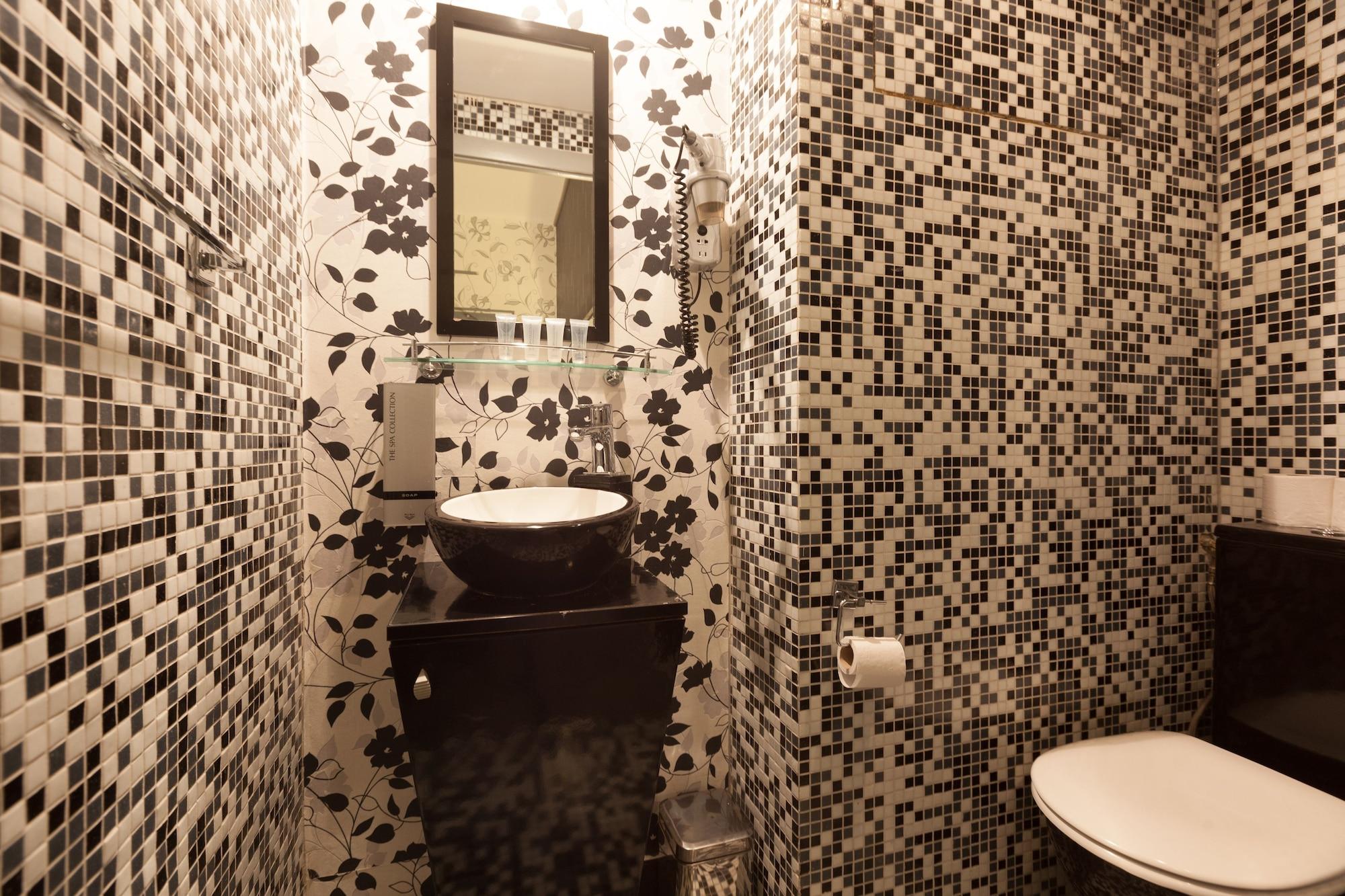 Hermitage Hotel 2*