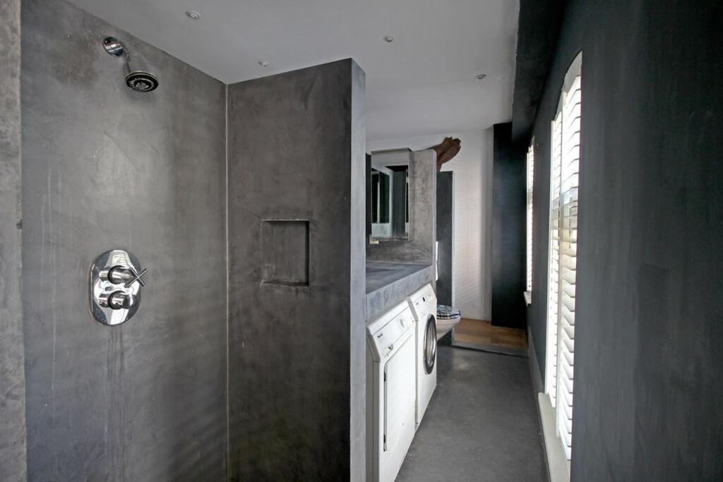 Apartment Elegant Penthouse Loft Of 250 M2 In Centre With Huge Roofgarden 80 M2 *