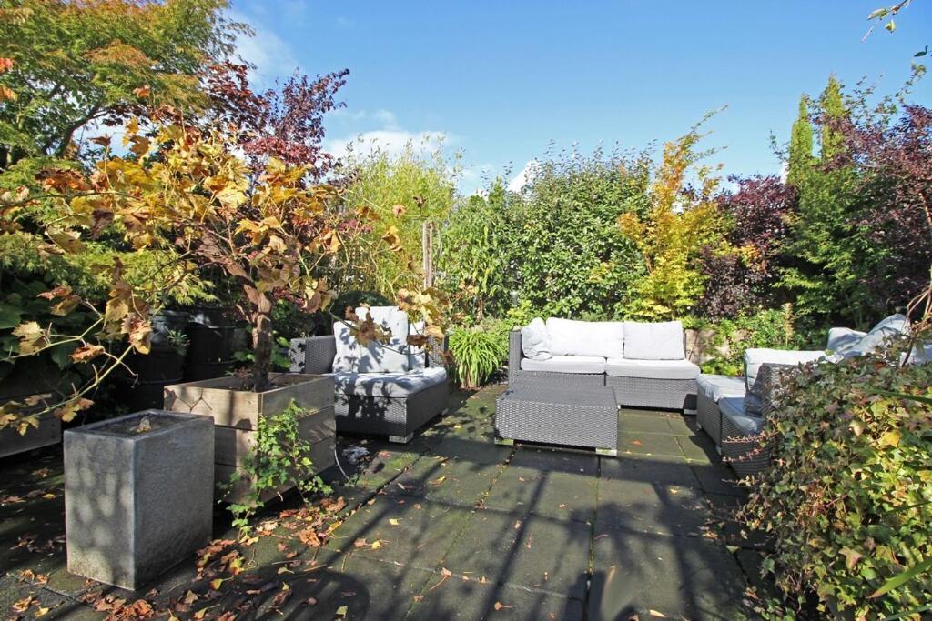 Elegant Penthouse Loft Of 250 M2 In Centre With Huge Roofgarden 80 M2 *
