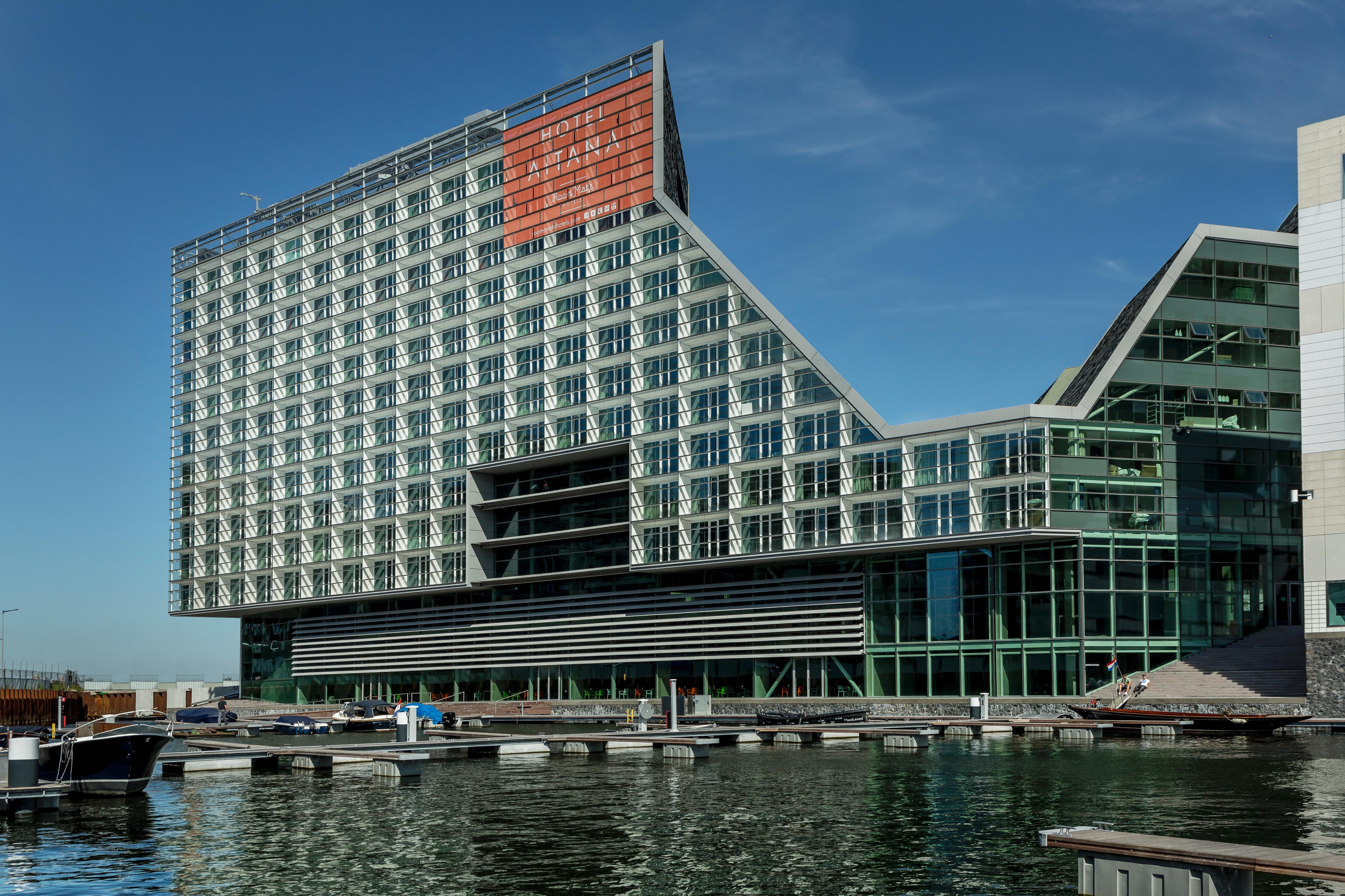 Mate Aitana, Hotel Amsterdam