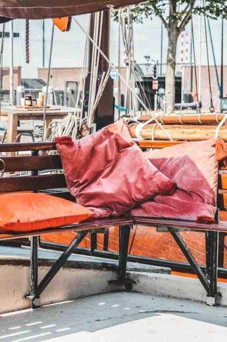Botel Amazing Private Luxury Boat Amsterdam