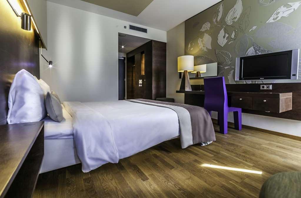 Dutch Design Artemis Hotel