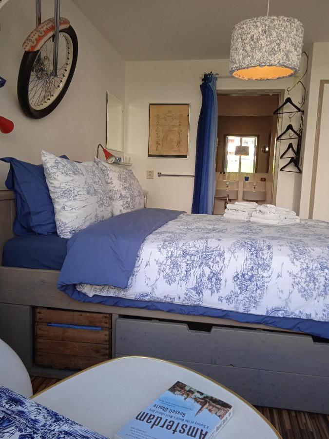 West Bed and breakfast