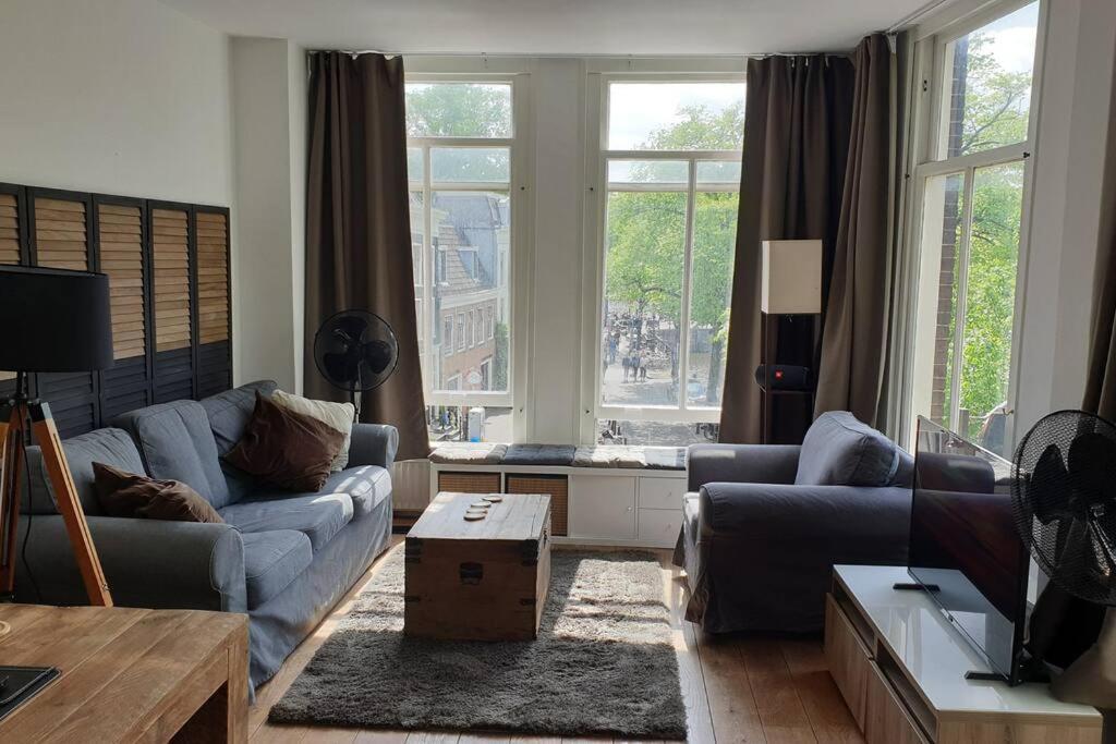 - Bright, Canal-side, Central, Renovated 1br Lejlighed