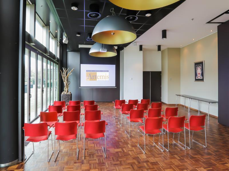 Dutch Design Artemis Hotel 4*
