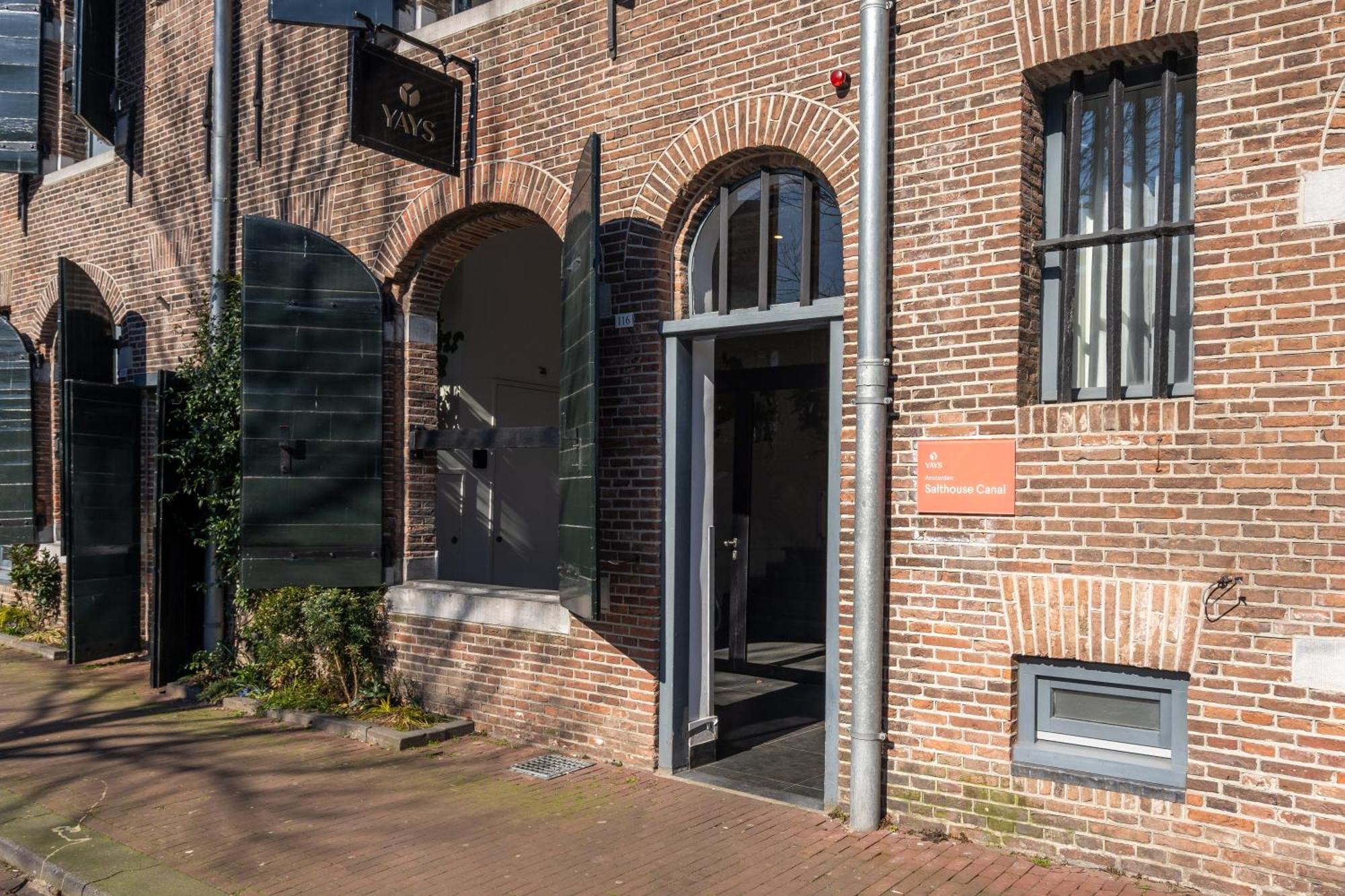 Yays Salthouse Canal Amsterdam